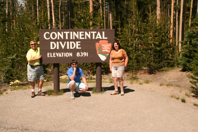 Trip (81).JPG - Ken, Kris and Sharon at the Continental Divide